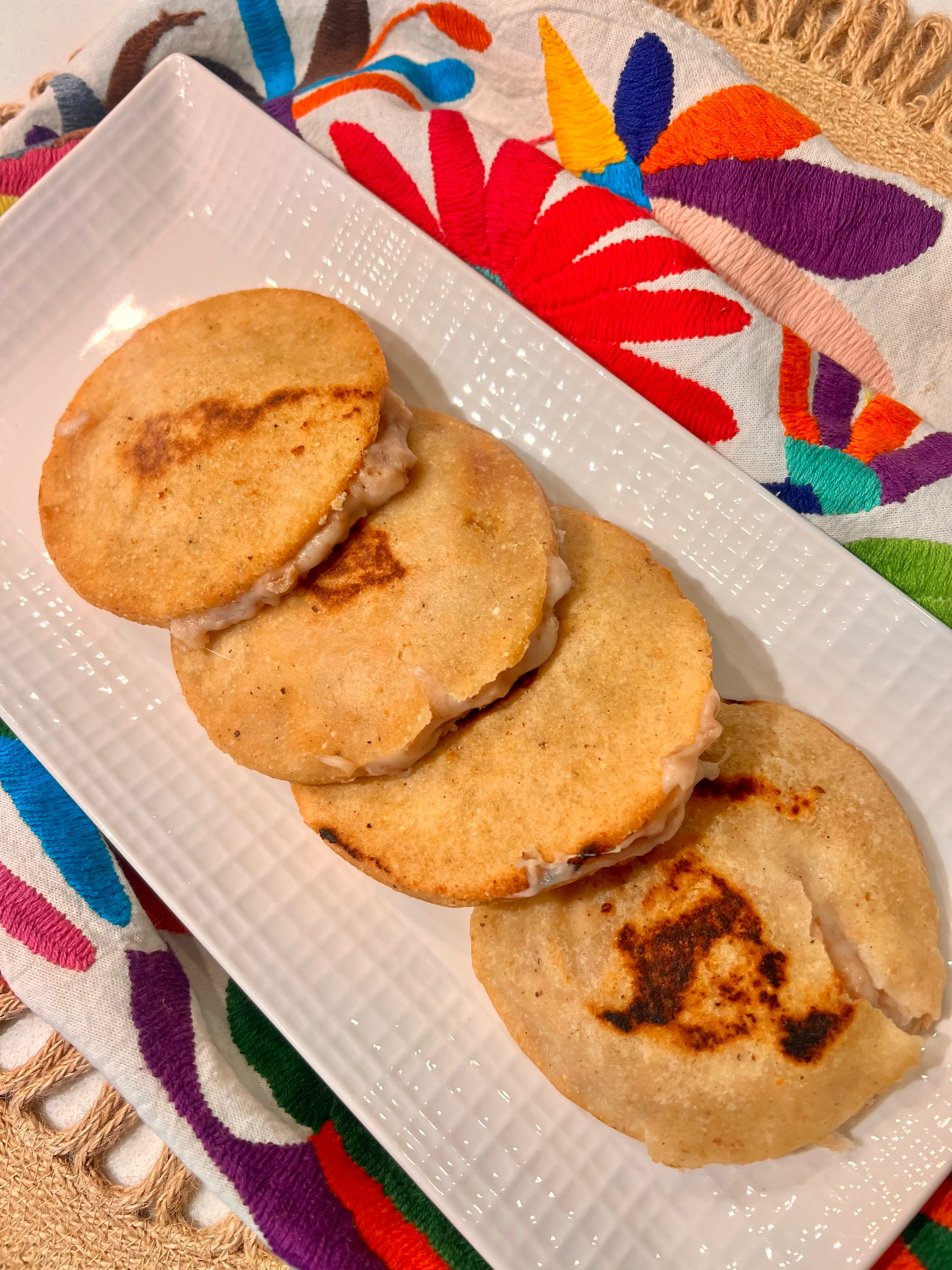 Gorditas stuffed with cheese (4 Pack)